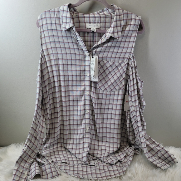 Treasure & Bond NWT Cold Shoulder Button Down, Size Medium - Picture 4 of 10